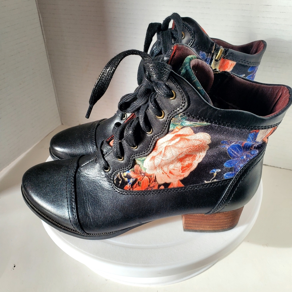 L'Artiste By Spring Step Black Leather & Velvet Booties Size 36 Or 5.5